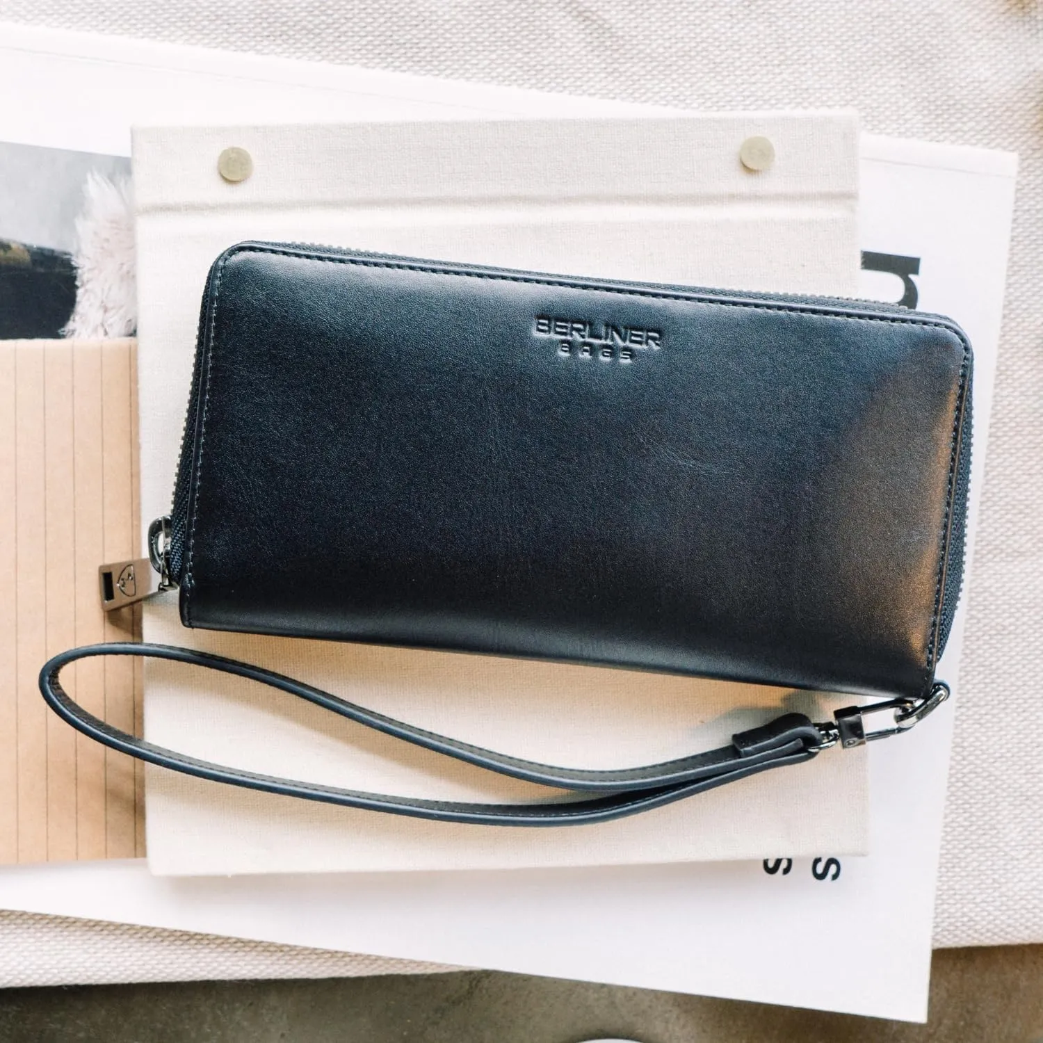 Berliner Bags Premium Genuine Leather Wallet Lyon, RFID Blocking Credit Card Holder, Clutch Purses for Women, Zip Around Wallet for 15 Cards and ID window, Bills, Coins - Black
