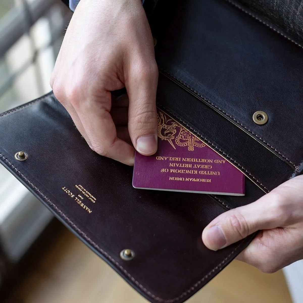 Maxwell Scott - Luxury Leather Travel Wallet Holder for up to 4 Passports - Made from Italian Hides -The Torrino Dark Brown