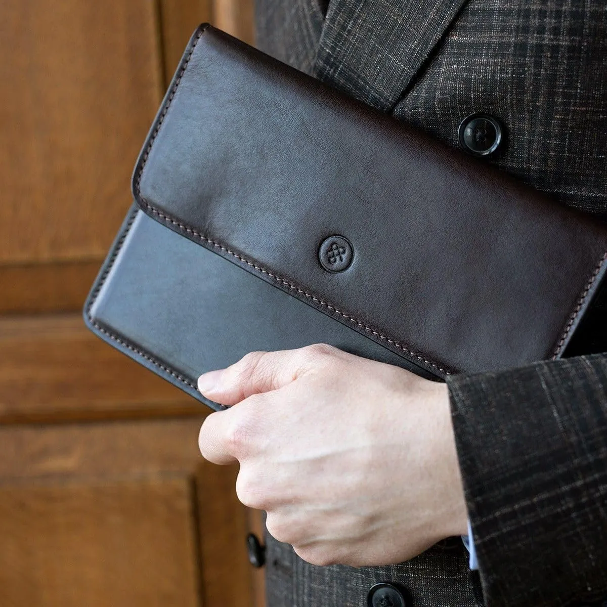 Maxwell Scott - Luxury Leather Travel Wallet Holder for up to 4 Passports - Made from Italian Hides -The Torrino Dark Brown