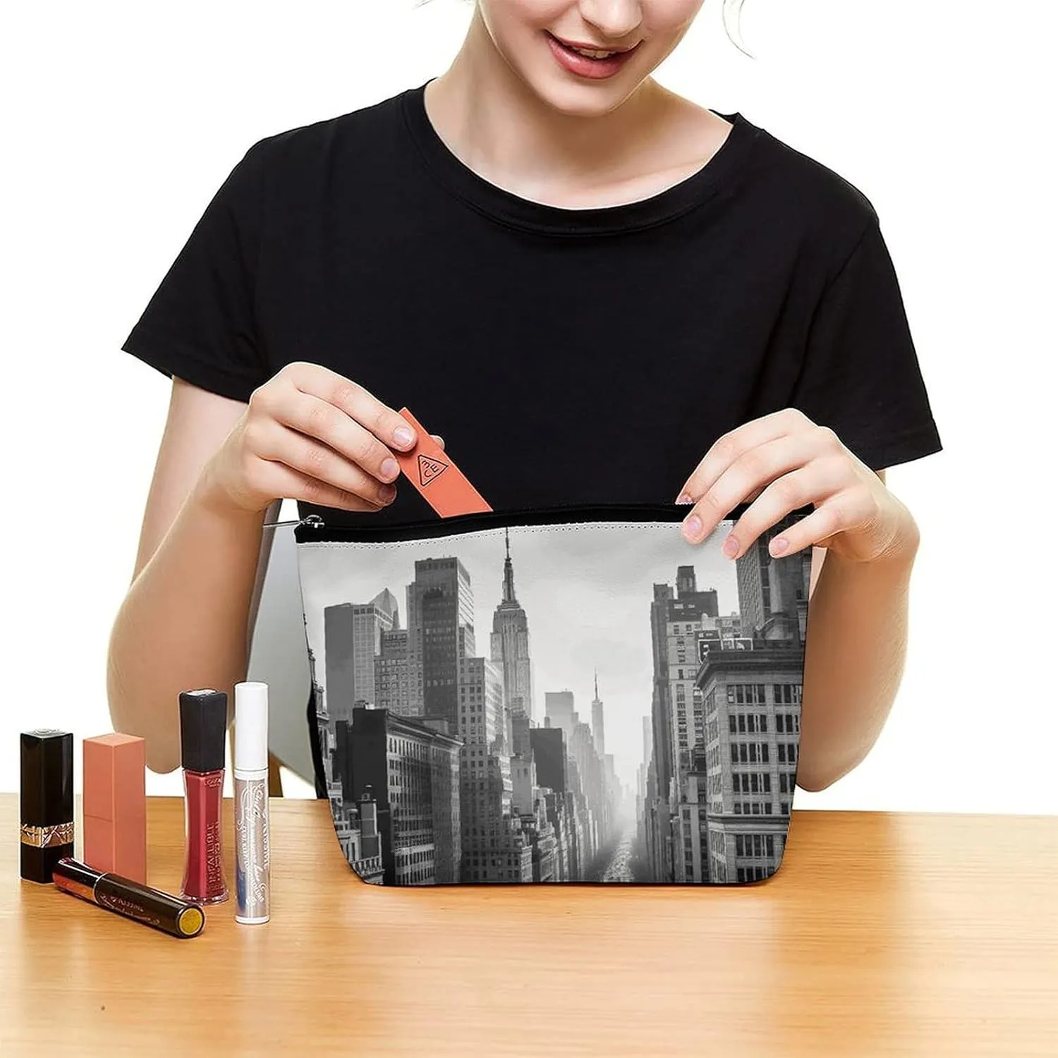 Toiletry Bag for Women Black And White New York Cosmetic Bag Portable Capacity Travel Makeup Bags with Zipper Lightweight Cute Beauty Makeup Organizer for Traveling, Accessories, Essentials
